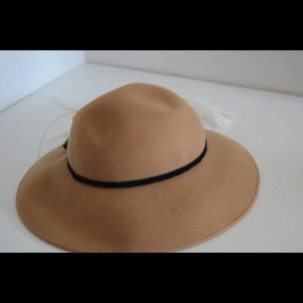 Beautiful Importina wool hat - Picture 5 of 8